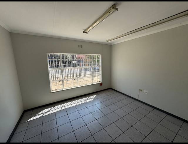 400M² WAREHOUSE TO LET IN WYNBERG
